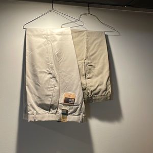 Lot of 2 pairs of Men’s khaki dress pants 36x29 Dockers NWT and Levi
